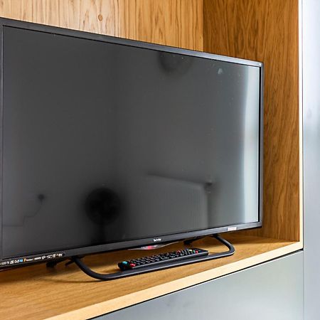 Chiswick Park 3 Bed 3 Bath West London - Parking Apartman Kültér fotó
