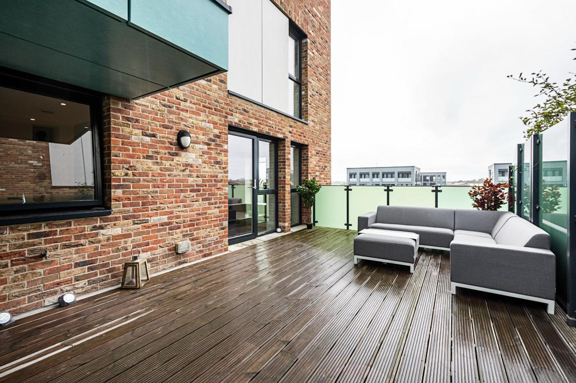 Chiswick Park 3 Bed 3 Bath West London - Parking Apartman Kültér fotó