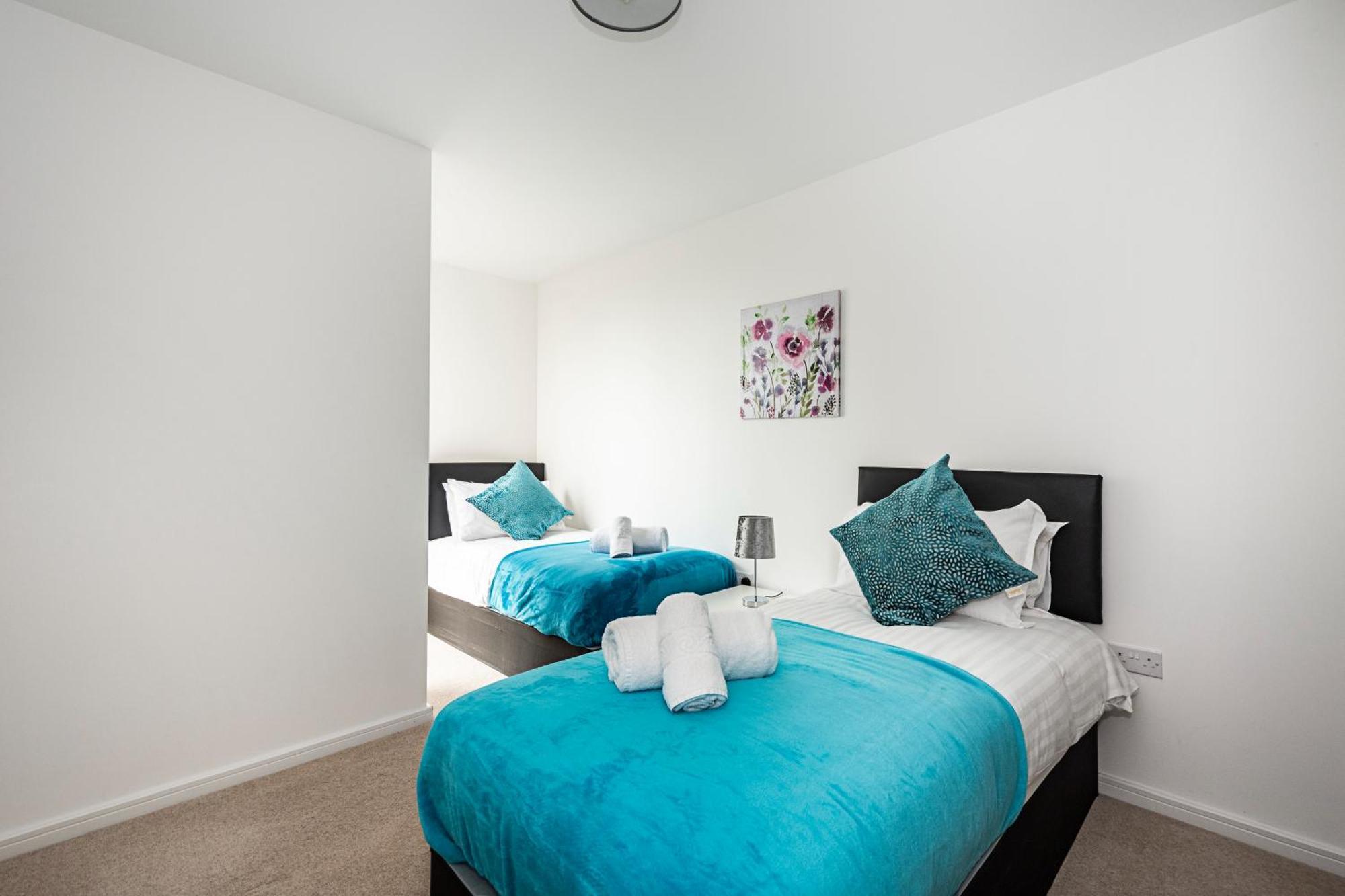 Chiswick Park 3 Bed 3 Bath West London - Parking Apartman Kültér fotó