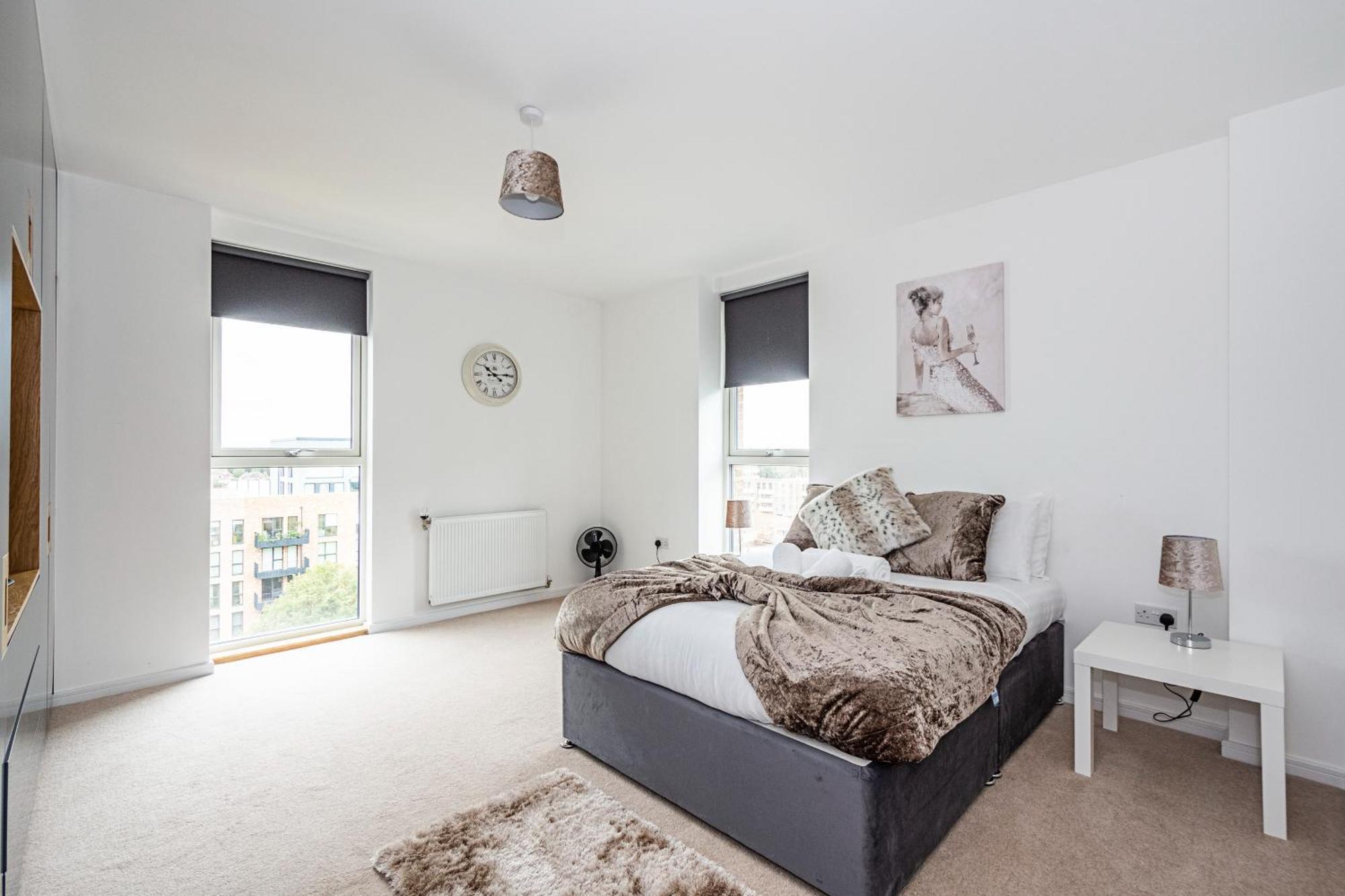 Chiswick Park 3 Bed 3 Bath West London - Parking Apartman Kültér fotó