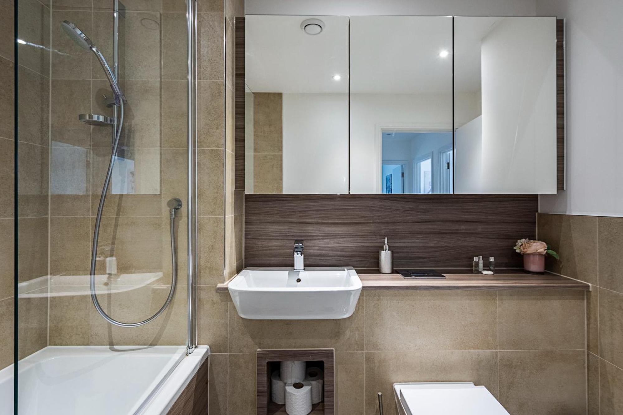 Chiswick Park 3 Bed 3 Bath West London - Parking Apartman Kültér fotó