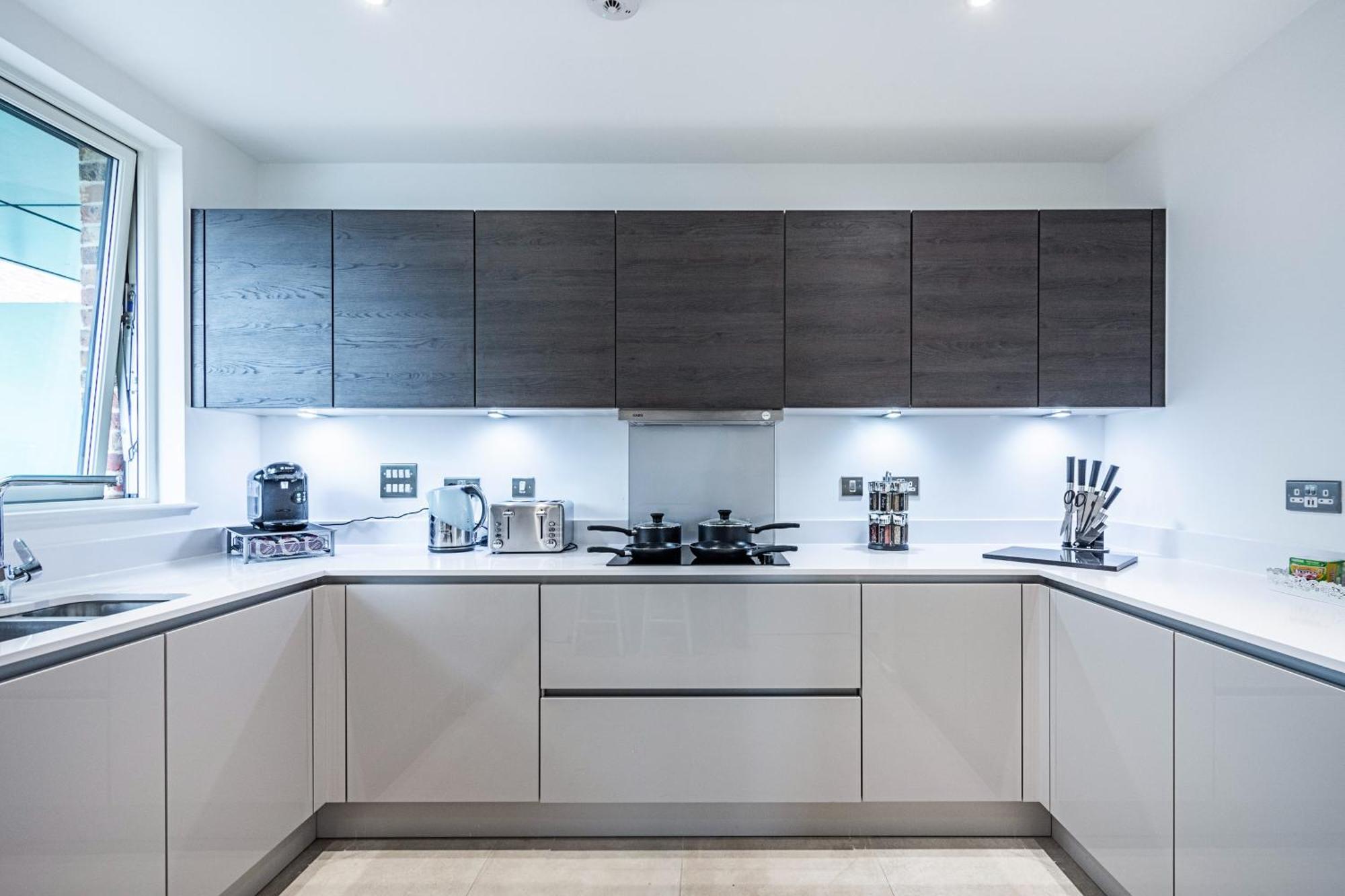 Chiswick Park 3 Bed 3 Bath West London - Parking Apartman Kültér fotó