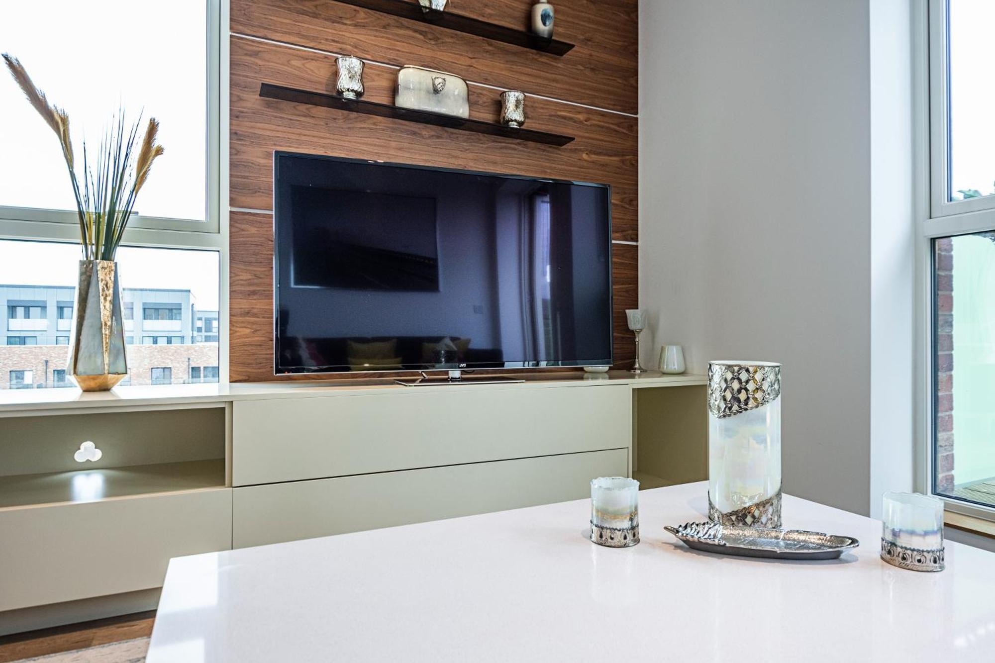 Chiswick Park 3 Bed 3 Bath West London - Parking Apartman Kültér fotó