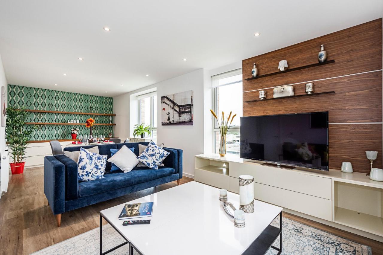Chiswick Park 3 Bed 3 Bath West London - Parking Apartman Kültér fotó