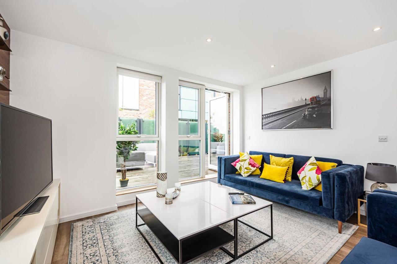 Chiswick Park 3 Bed 3 Bath West London - Parking Apartman Kültér fotó
