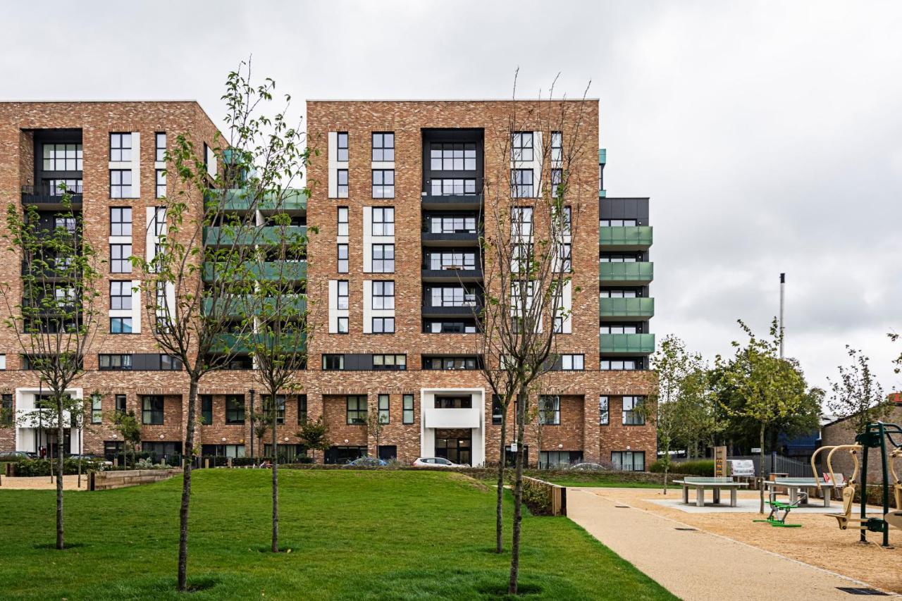 Chiswick Park 3 Bed 3 Bath West London - Parking Apartman Kültér fotó