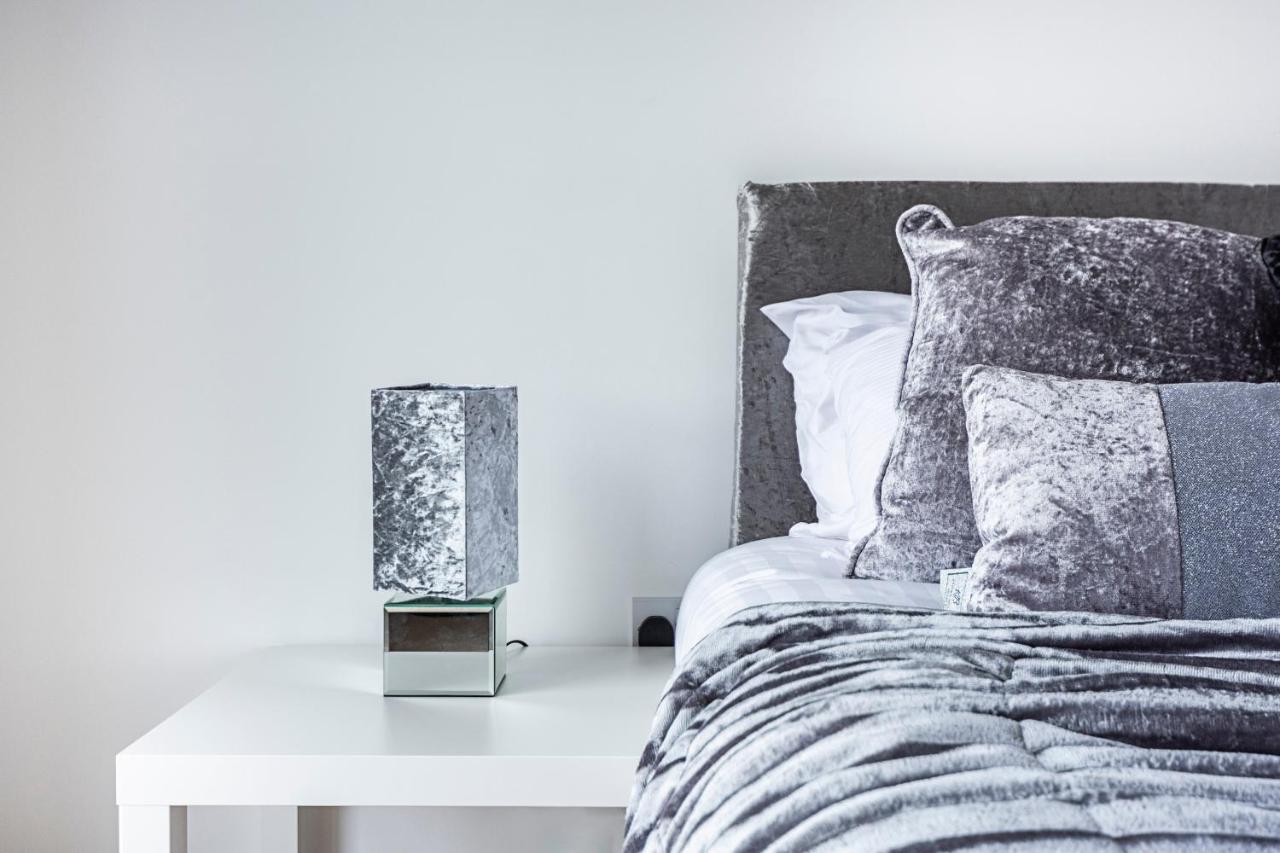 Chiswick Park 3 Bed 3 Bath West London - Parking Apartman Kültér fotó