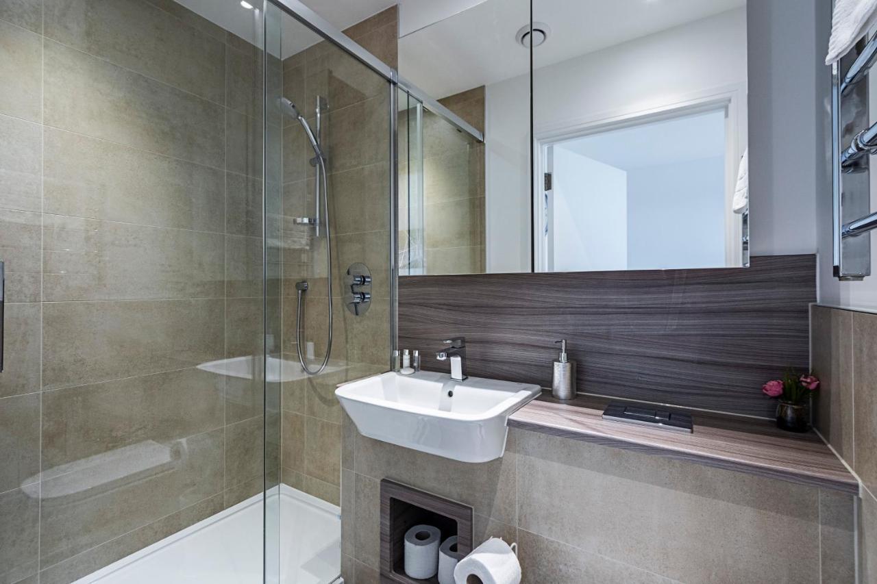 Chiswick Park 3 Bed 3 Bath West London - Parking Apartman Kültér fotó