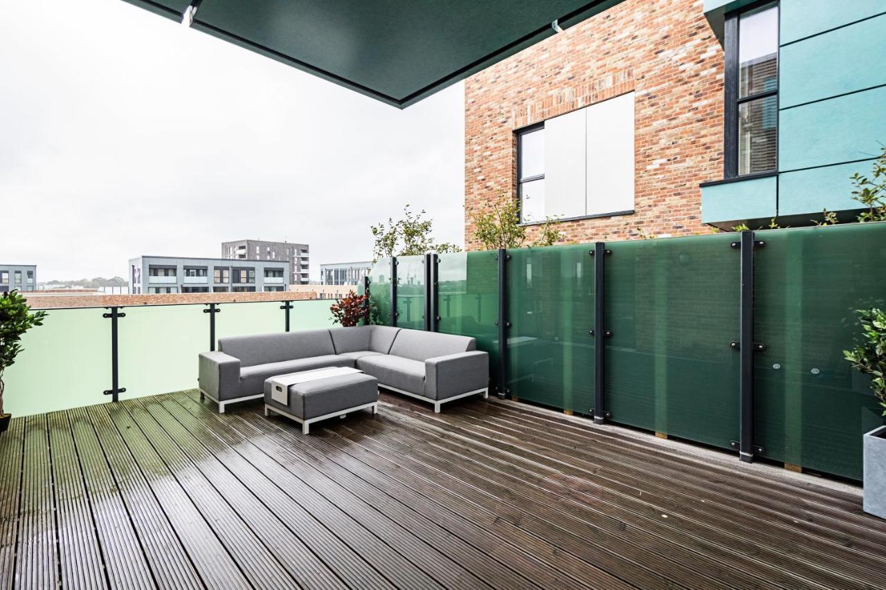 Chiswick Park 3 Bed 3 Bath West London - Parking Apartman Kültér fotó